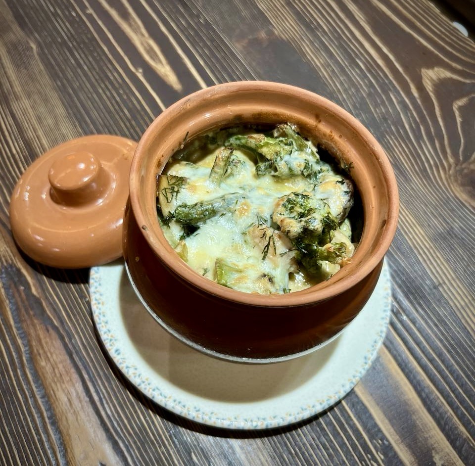 Грудинка в горш. с брокколи